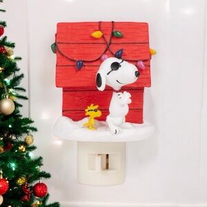 NIB Peanuts Night Light Snoopy Joe Cool Woodstock Christmas Dog House